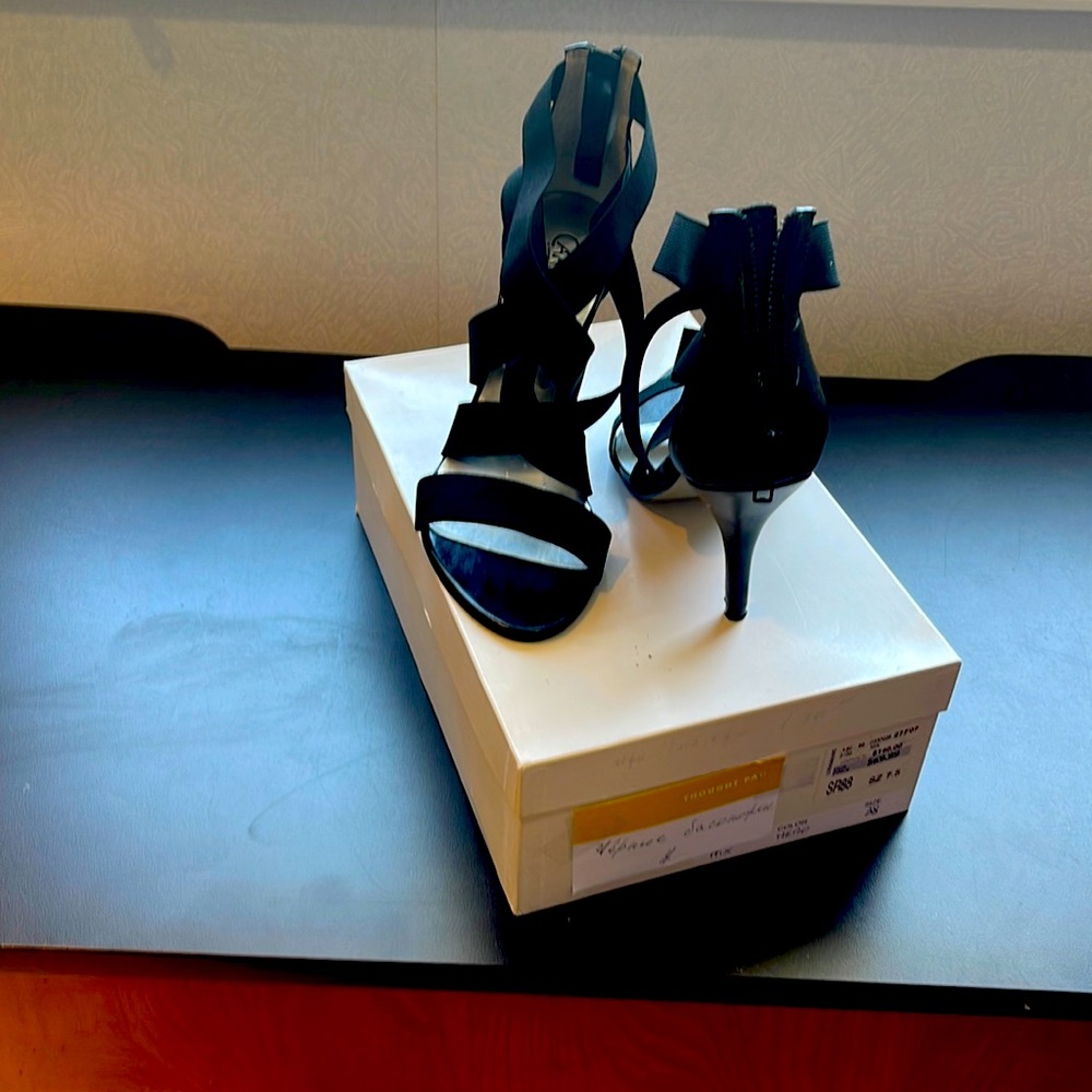 Black shoe Stretch stripe